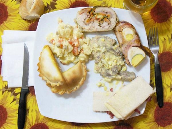 20 bua an giang sinh o cac nuoc tren the gioi, co nuoc don so bat ngo - 19