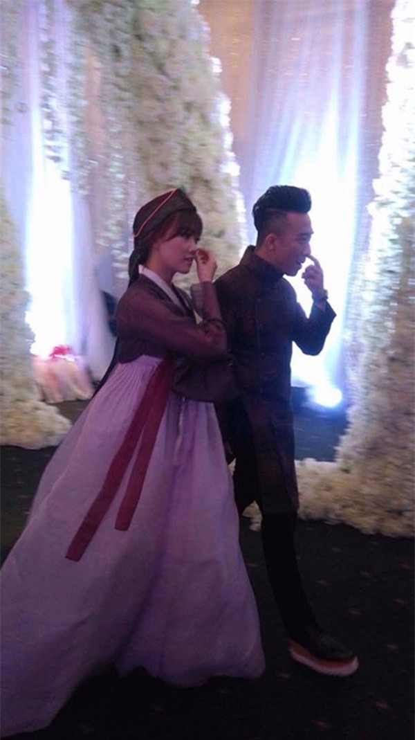 Loạt hình ảnh cực kỳ hài hước chưa được tiết lộ trong lễ cưới Trấn Thành - Hari Won-3