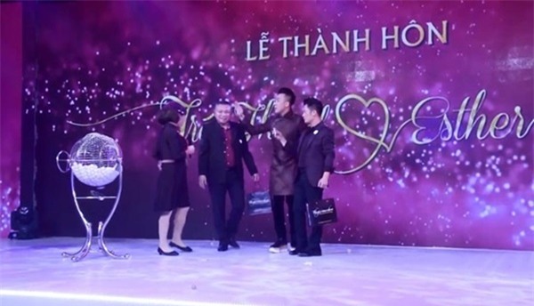 Loạt hình ảnh cực kỳ hài hước chưa được tiết lộ trong lễ cưới Trấn Thành - Hari Won-4