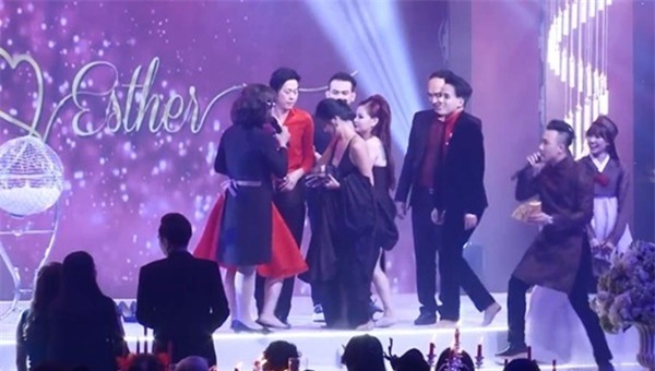 Loạt hình ảnh cực kỳ hài hước chưa được tiết lộ trong lễ cưới Trấn Thành - Hari Won-9