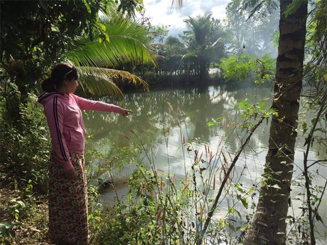 Đồng Nai: Rủ nhau ra ao nước sau nhà chơi và tắm, ba đứa trẻ 5, 3 và 2 tuổi chết đuối thương tâm - Ảnh 1.