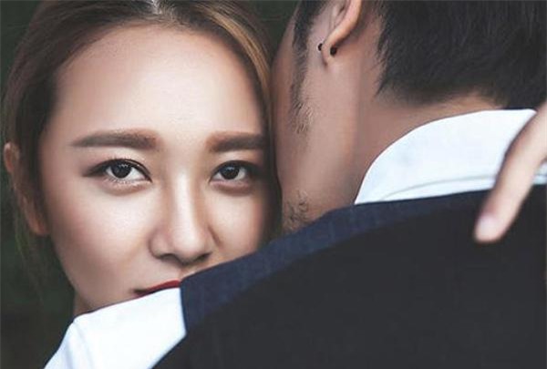 chong sap cuoi co bo, co gai "cao tay" da lam cach nay khien chang chan ngay "ho ly tinh" - 2