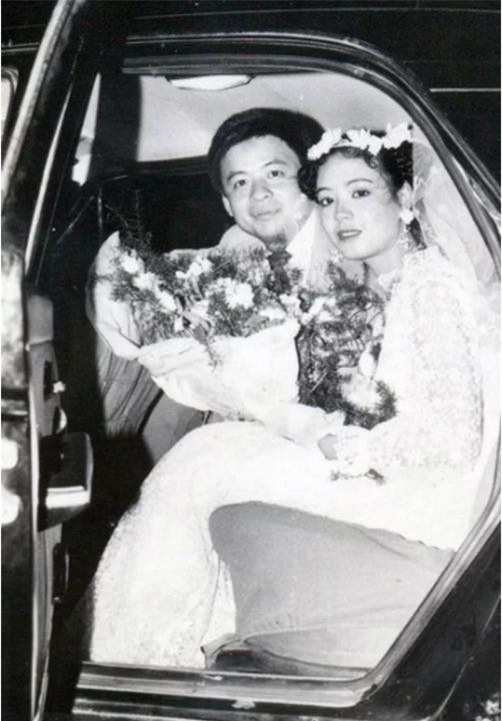 ngo ngang voi anh cuoi cua hoai linh, chi tai, chi trung, quang thang hinh anh 6