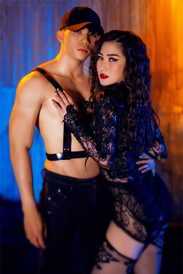 Cũng sexy hết nấc, Hương Tràm cố tình chặt chém Chi Pu khi ra mắt MV sau một ngày?-3