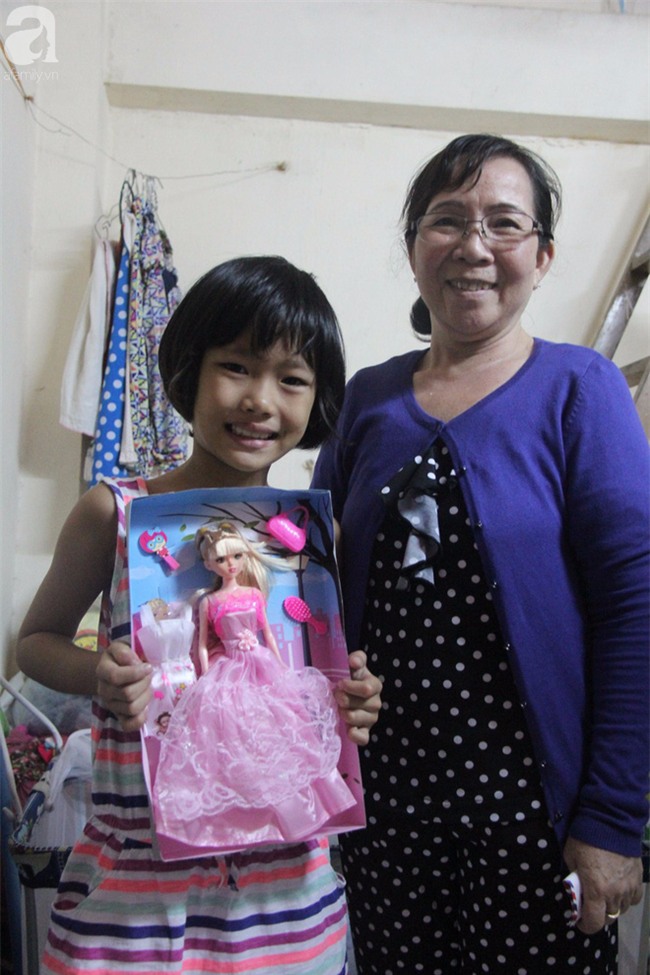 Bé gái 7 tuổi bị bố bỏ rơi, ở nhà trông em 2 tháng tuổi cho mẹ đi giúp việc: Mẹ bảo thứ hai sẽ cho con đi học - Ảnh 6.