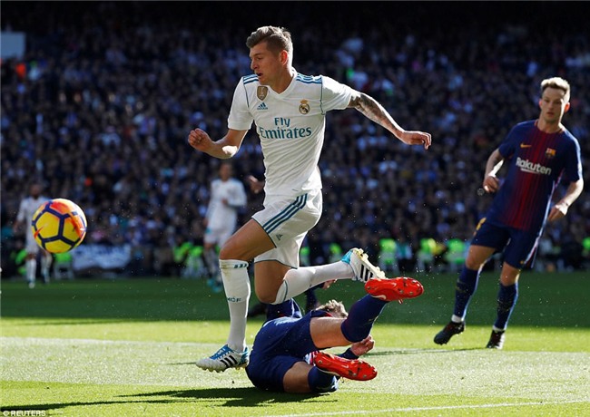 Messi lại trở thành ác mộng của Real trước đêm Giáng sinh - Ảnh 8.