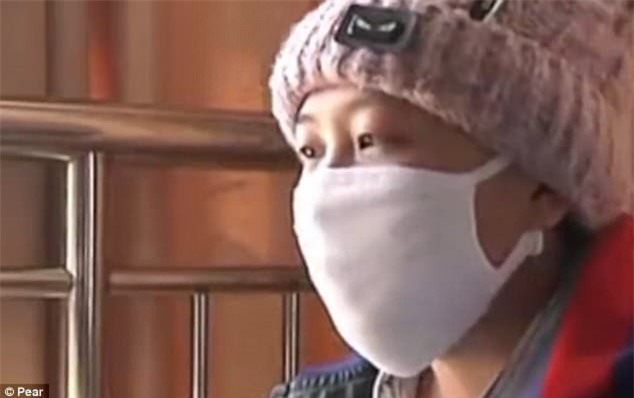 Là nguồn hy vọng duy nhất để cứu sống con, người bố trốn biệt để con gái chết mòn vì máu trắng - Ảnh 1.