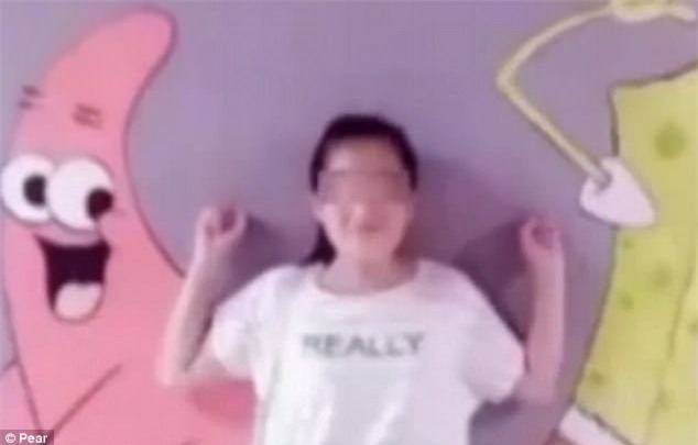 Là nguồn hy vọng duy nhất để cứu sống con, người bố trốn biệt để con gái chết mòn vì máu trắng - Ảnh 2.