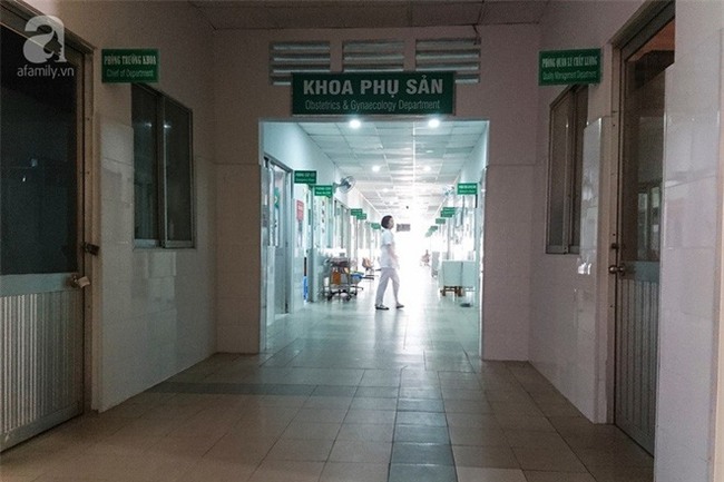 TP.HCM: Nửa đêm nghe tiếng trẻ khóc, chồng bật dậy soi đèn pin tìm kiếm thì phát hiện vợ đẻ rớt con trong nhà vệ sinh - Ảnh 2.