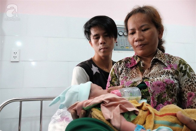 TP.HCM: Nửa đêm nghe tiếng trẻ khóc, chồng bật dậy soi đèn pin tìm kiếm thì phát hiện vợ đẻ rớt con trong nhà vệ sinh - Ảnh 9.