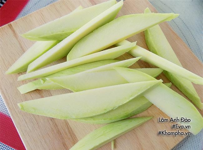 tet nay chang can mua banh keo, lam mut xoai xanh deo dai khach nham nhi - 2