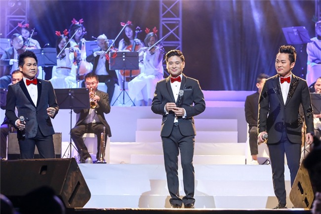 Tùng Dương đeo cánh thiên thần thể hiện Hai mùa Noel đáp trả nghi vấn không biết hát Bolero-12