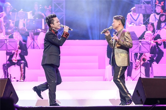 Tùng Dương đeo cánh thiên thần thể hiện Hai mùa Noel đáp trả nghi vấn không biết hát Bolero-4