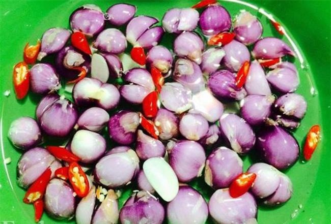 me ha noi chia se cach lam hanh muoi chua ngot gion ngon, khong bi mang don tet - 4