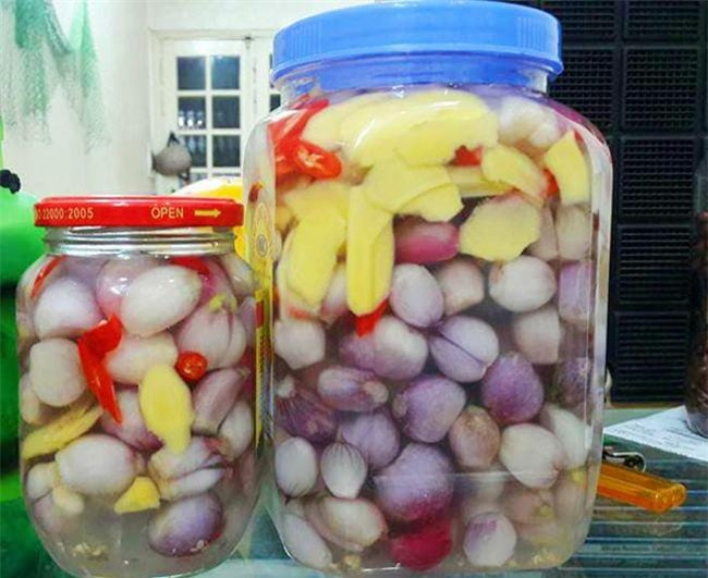 me ha noi chia se cach lam hanh muoi chua ngot gion ngon, khong bi mang don tet - 5