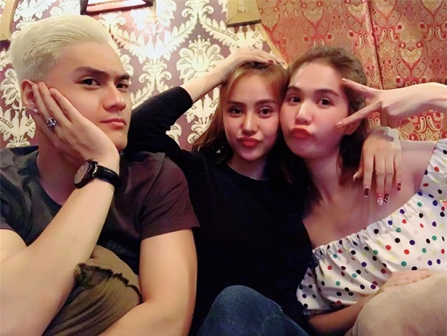 Lâm Vinh Hải - Linh Chi đi chơi cùng cô bạn thân Ngọc Trinh. - Tin sao Viet - Tin tuc sao Viet - Scandal sao Viet - Tin tuc cua Sao - Tin cua Sao