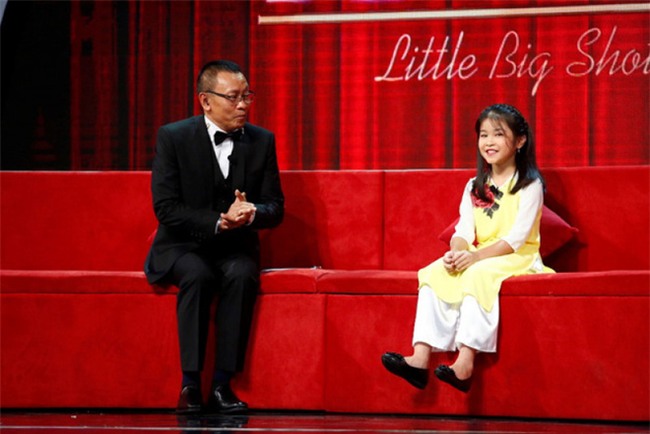 Tự học qua mạng, cô bé 9 tuổi khiến cả nước ngưỡng mộ vì khả năng bắn tiếng Anh vanh vách với du khách nước ngoài - Ảnh 1.