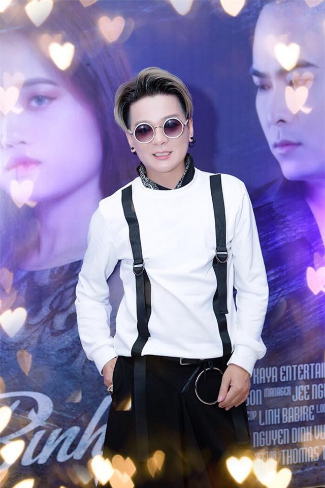 Tùng Dương hát Bolero, Vũ Hà: Coi clip tôi chỉ biết cười - Ảnh 2.