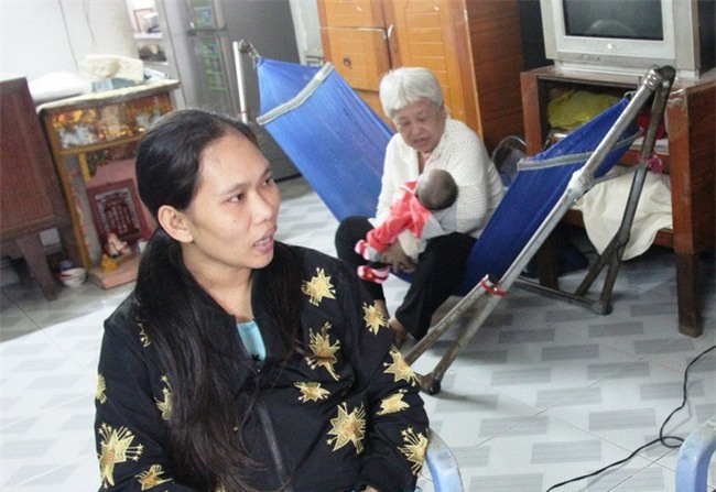 Thực hư việc mẹ của bé gái 7 tuổi phải nghỉ học ở nhà trông em ôm tiền trốn đi, bỏ mặc con gái? - Ảnh 1.