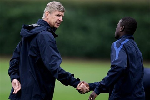 Cựu sao Arsenal: Sống chui lủi, nghèo đến cùng cực, không đủ tiền mua nổi máy giặt - Ảnh 4.