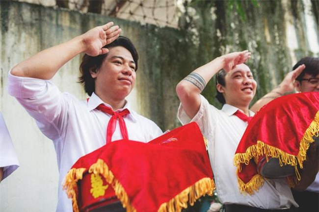 dan be trap that khan quang do cua cap doi chang nhiep anh va nang "cua hiem" gay bao - 5