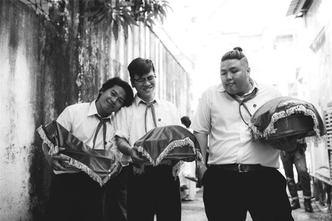 dan be trap that khan quang do cua cap doi chang nhiep anh va nang "cua hiem" gay bao - 8