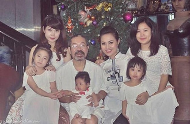 7 ông bố showbiz Việt sung sướng vô bờ khi 50 - 70 tuổi vẫn có con chào đời