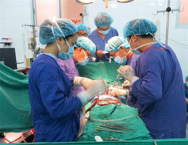 nguoi dan ong 40 tuoi hien da tang, nhuong su song cho 3 nguoi khac - 1