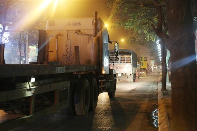 ha noi: duong 70 tac kinh hoang, nguoi dan nhich tung centimet, di gan 5 tieng chua ve toi nha - 11