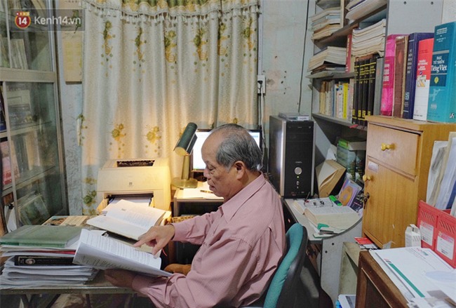 PGS.TS Bùi Hiền nói về phần 2 cải tiến tiếng Việt: "Kuộk sốw" gồm kí tự k (cờ) và w (ngờ), ghép lại vẫn đọc là cuộc sống thôi! - Ảnh 4.