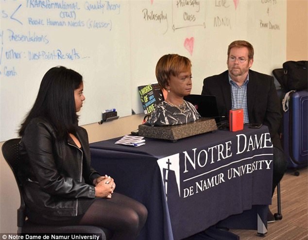 Bạn có giỏi bằng robot này không, nó vừa tốt nghiệp đại học rồi đấy! - Ảnh 1.