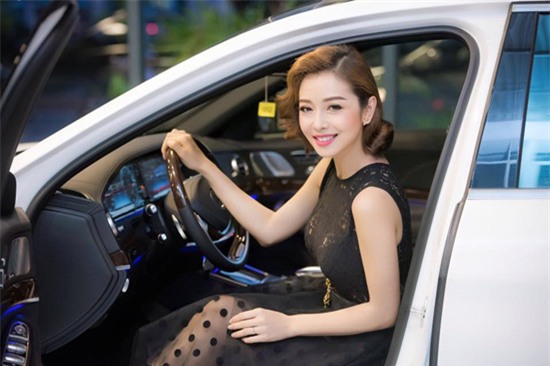 Jennifer Phạm,làng sao