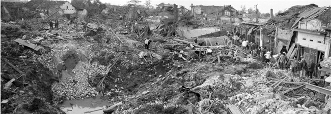 45 năm sau trận bom rải thảm ở Khâm Thiên: Ký ức đẫm nước mắt của người chồng mất vợ khi vừa đám cưới được 2 ngày - Ảnh 1.