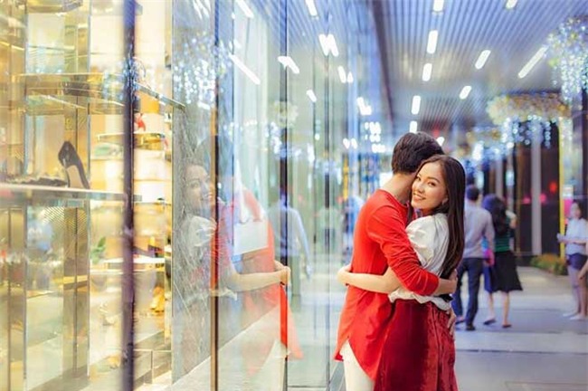 vo cu lam vinh hai say dam hon ban trai khi di du lich da lat - 4