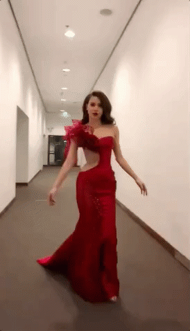 ho ngoc ha khoe clip catwalk va xoay nguoi chuan nhu hoa hau - 1