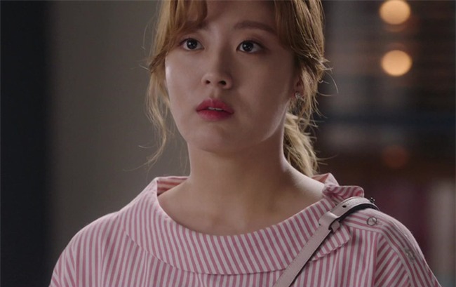 Bị vợ bắt gặp “kí hợp đồng” trong nhà nghỉ, chồng vẫn thản nhiên ngụy biện - Ảnh 1.