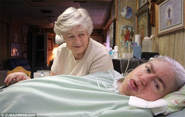 “Mẹ ơi đừng bỏ con” - lời khẩn cầu của con gái trong phòng cấp cứu và sự kiên trì của người mẹ gần 4 thập kỉ - Ảnh 5.