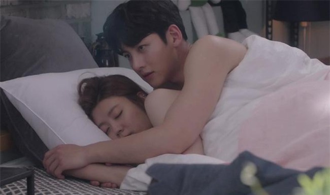 trang tay sau khi bi dong nghiep cho vao trong - 2