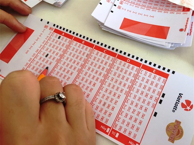 Vietlott,xổ số vietlott,tỷ phú vietlott,trúng thưởng vietlott,Trúng số