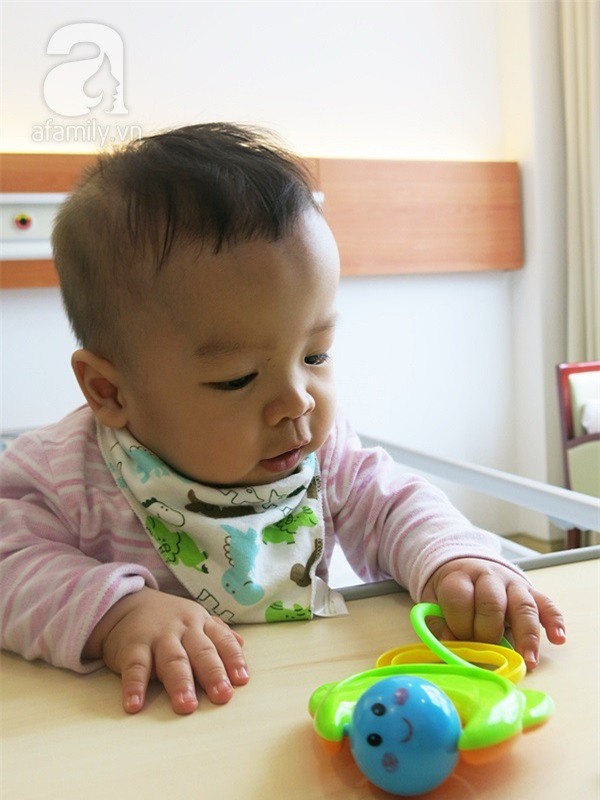 Bé sinh non bị xơ phổi rất nặng, cha vượt nghìn cây số đưa con đi ghép tế bào gốc và điều kỳ diệu xuất hiện - Ảnh 1.