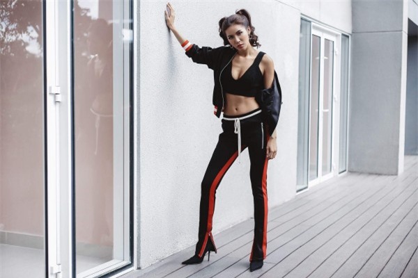 Cả năm cứ ăn vận sexy thế này, bảo sao Minh Tú không xứng danh cô nàng quyến rũ nhất Vbiz-1