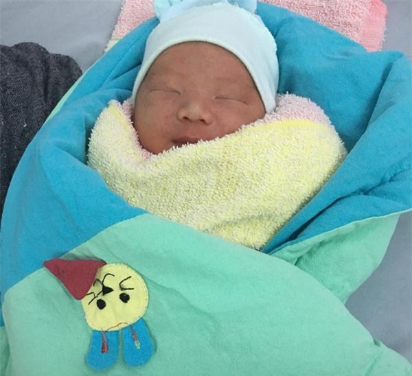 trai long cua ong bo ung thu giai doan cuoi "chien dau" tung ngay de duoc thay con chao doi - 2