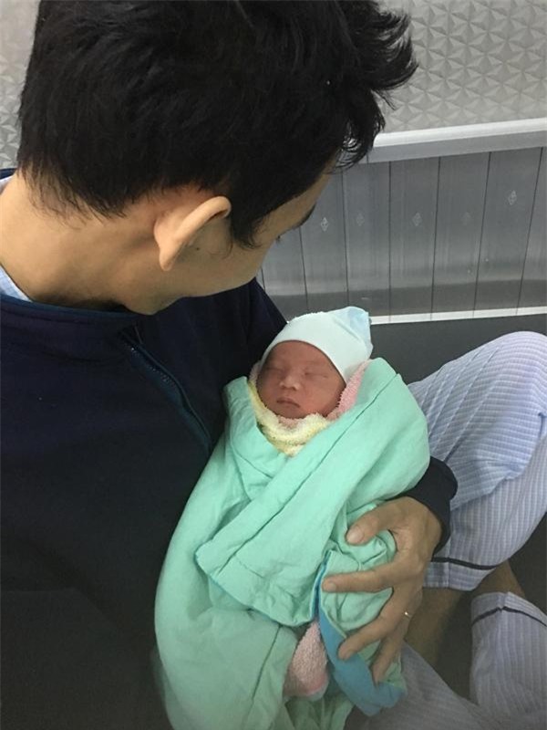 trai long cua ong bo ung thu giai doan cuoi "chien dau" tung ngay de duoc thay con chao doi - 3