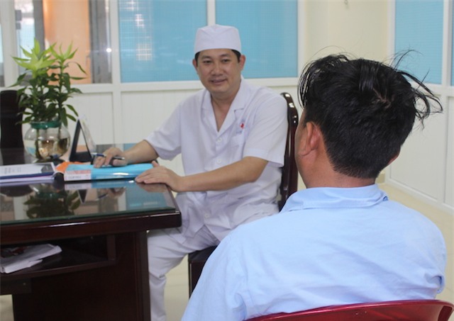 Bác sĩ cấp cứu bệnh nhân bị gãy súng vì quan hệ sai tư thế