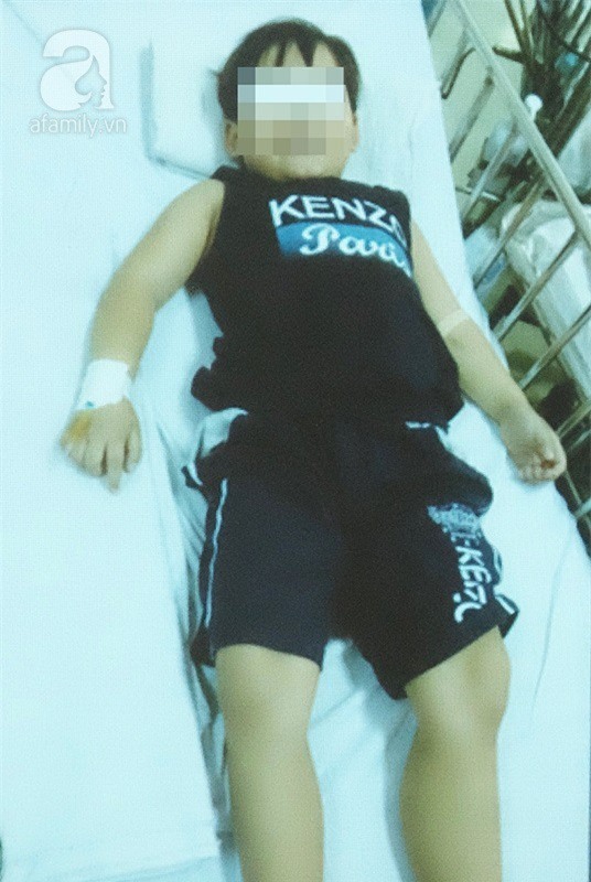 Nuốt đèn led cả năm trời nhưng cha mẹ không biết, bé trai 6 tuổi phải cắt bỏ thùy phổi bên phải - Ảnh 1.