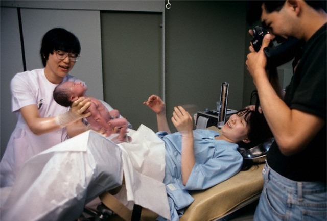 Trong hoàn cảnh đó tôi gặp lại người anh trai hờ mà mình vốn căm ghét bức bối bấy lâu... - Ảnh 2.