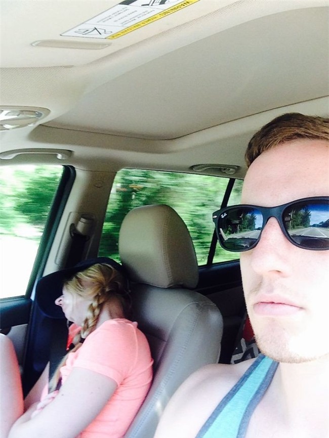 Ông chồng có tâm nhất năm: Cứ nhằm lúc vợ ngủ ngáy trên xe là chụp ảnh rồi khoe khắp mạng xã hội - Ảnh 5.