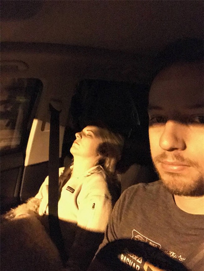 Ông chồng có tâm nhất năm: Cứ nhằm lúc vợ ngủ ngáy trên xe là chụp ảnh rồi khoe khắp mạng xã hội - Ảnh 20.