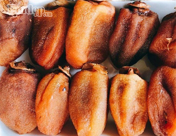 Hồng treo Đà Lạt ngọt lịm tim gần nửa triệu/kg hút khách ngày cận Tết