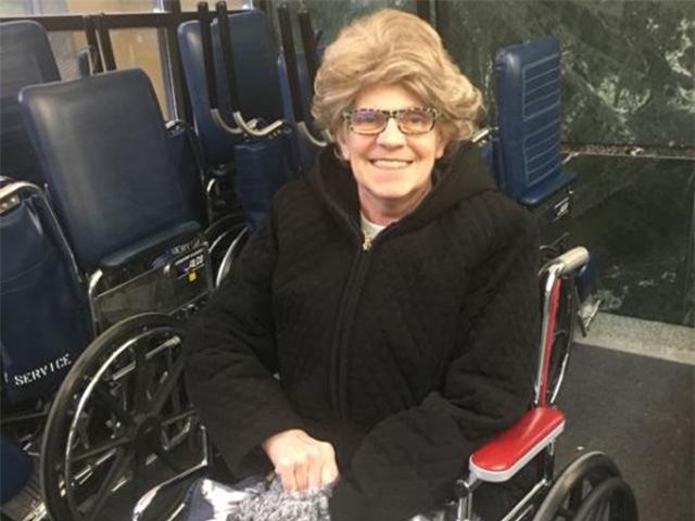 nguoi phu nu bat ngo song lai khi bac si chuan bi rut ong tho - 3